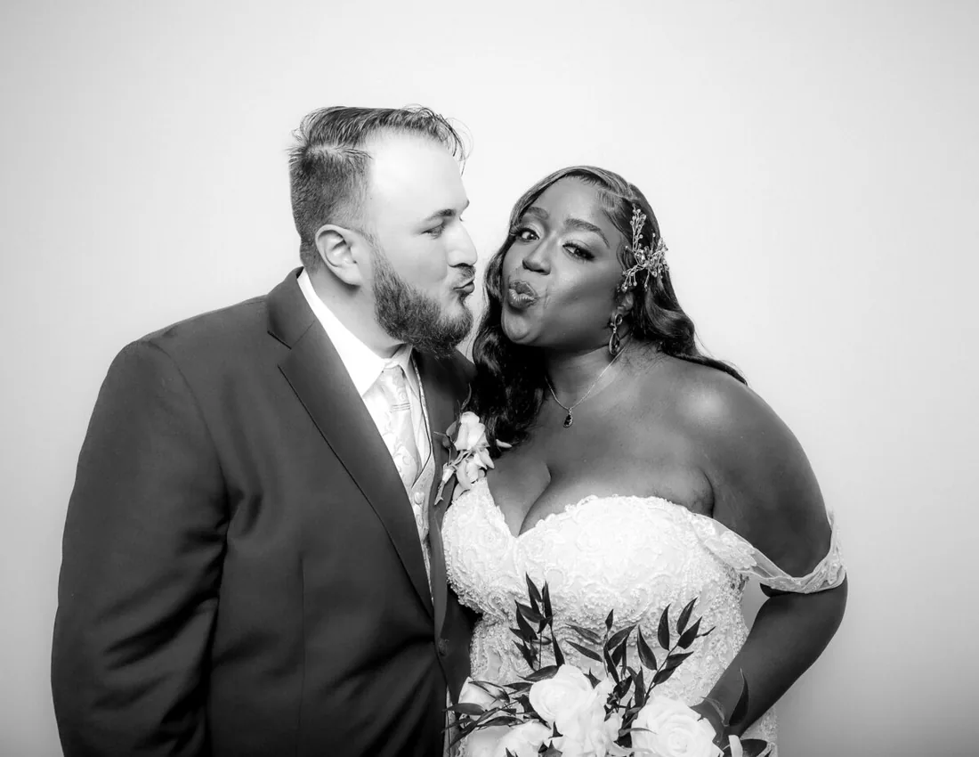Pro DSLR open-air photo booth setup with professional lighting