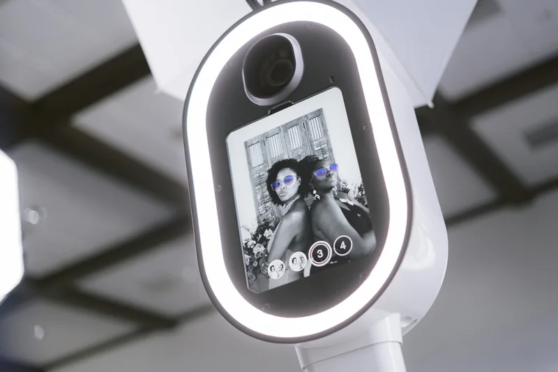 Digital photo booth experience with instant sharing